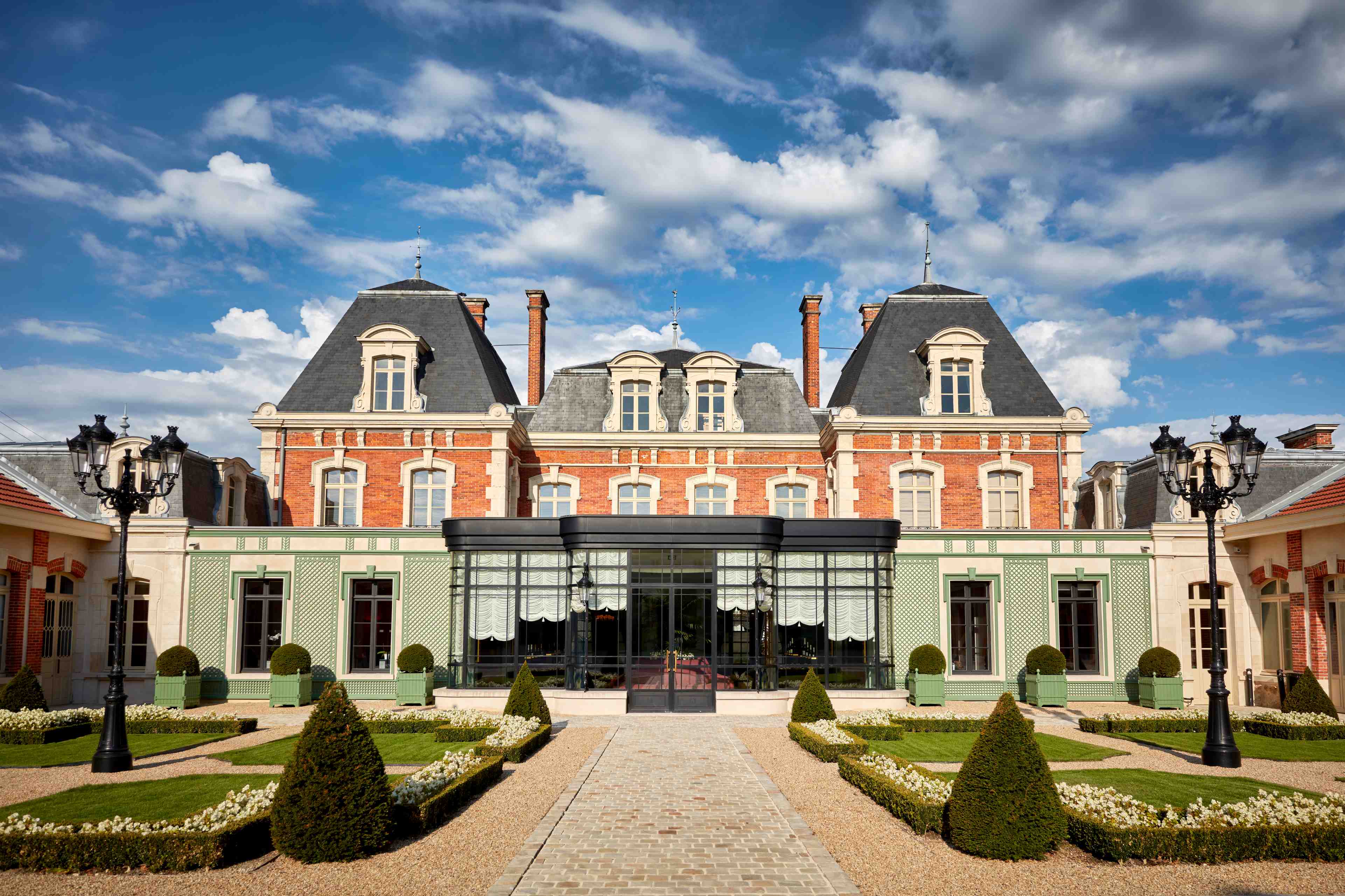 Entree van het iconische champagnehuis Pol Roger in Épernay